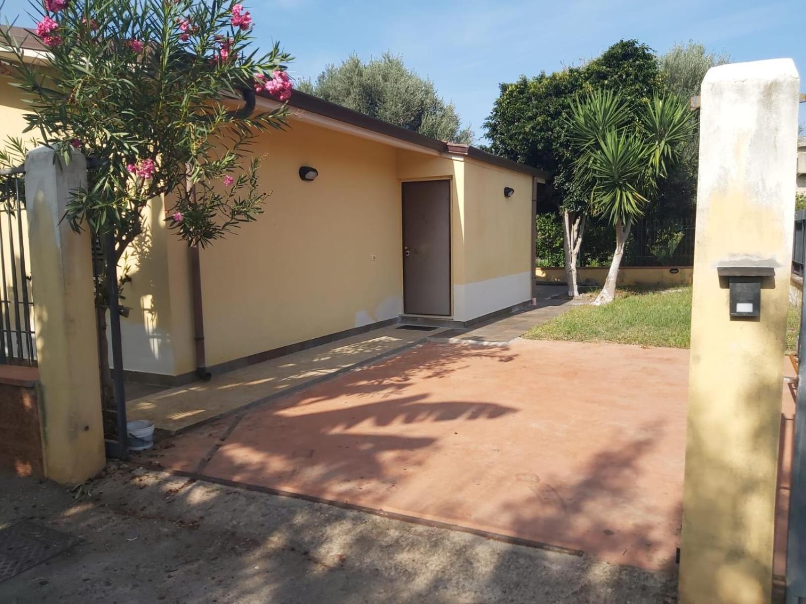 Casa Vacanza Marta Torrenova  Exteriör bild